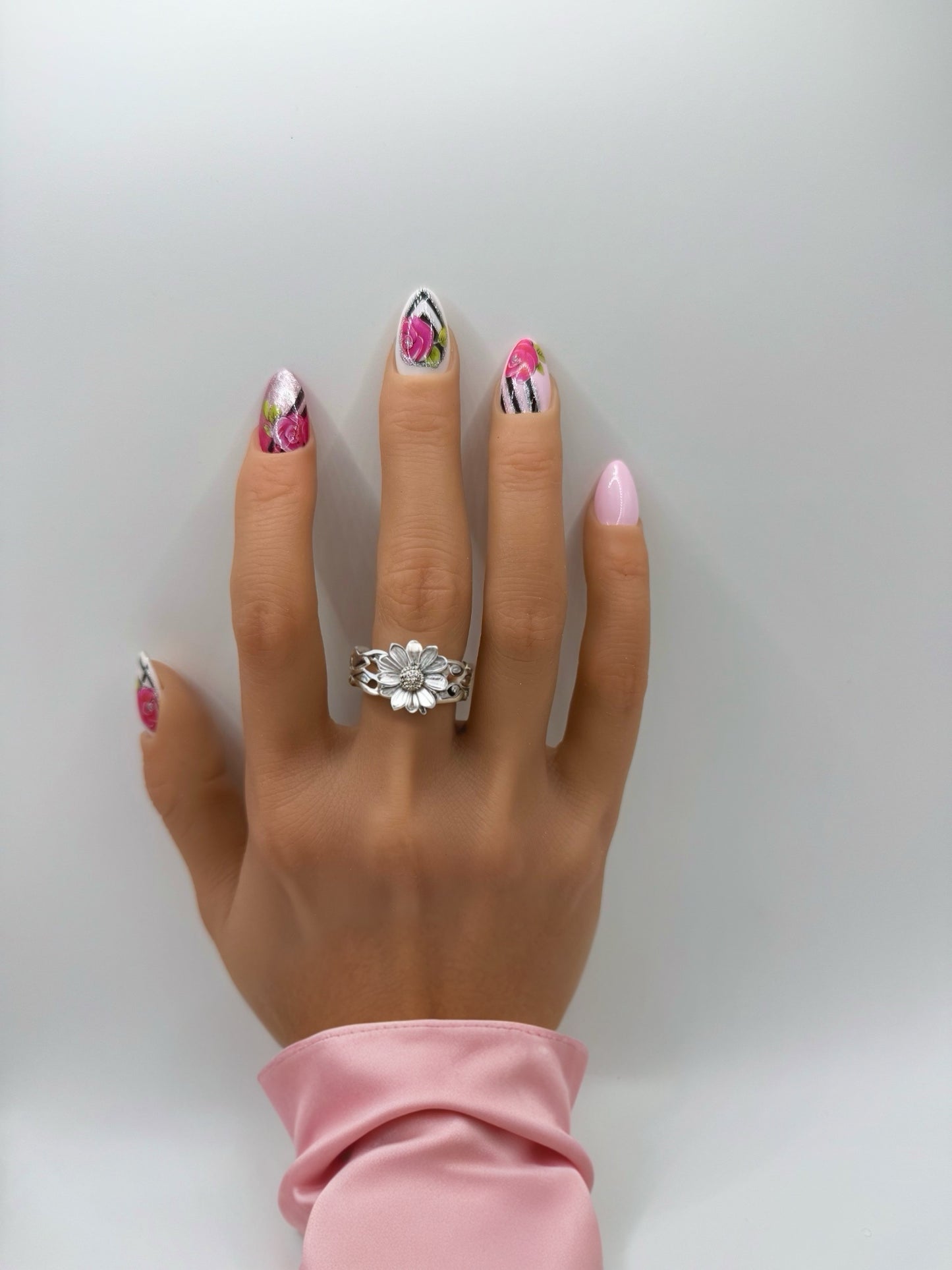 Rose About Town Handcrafted Mani in Minutes Press on Nails