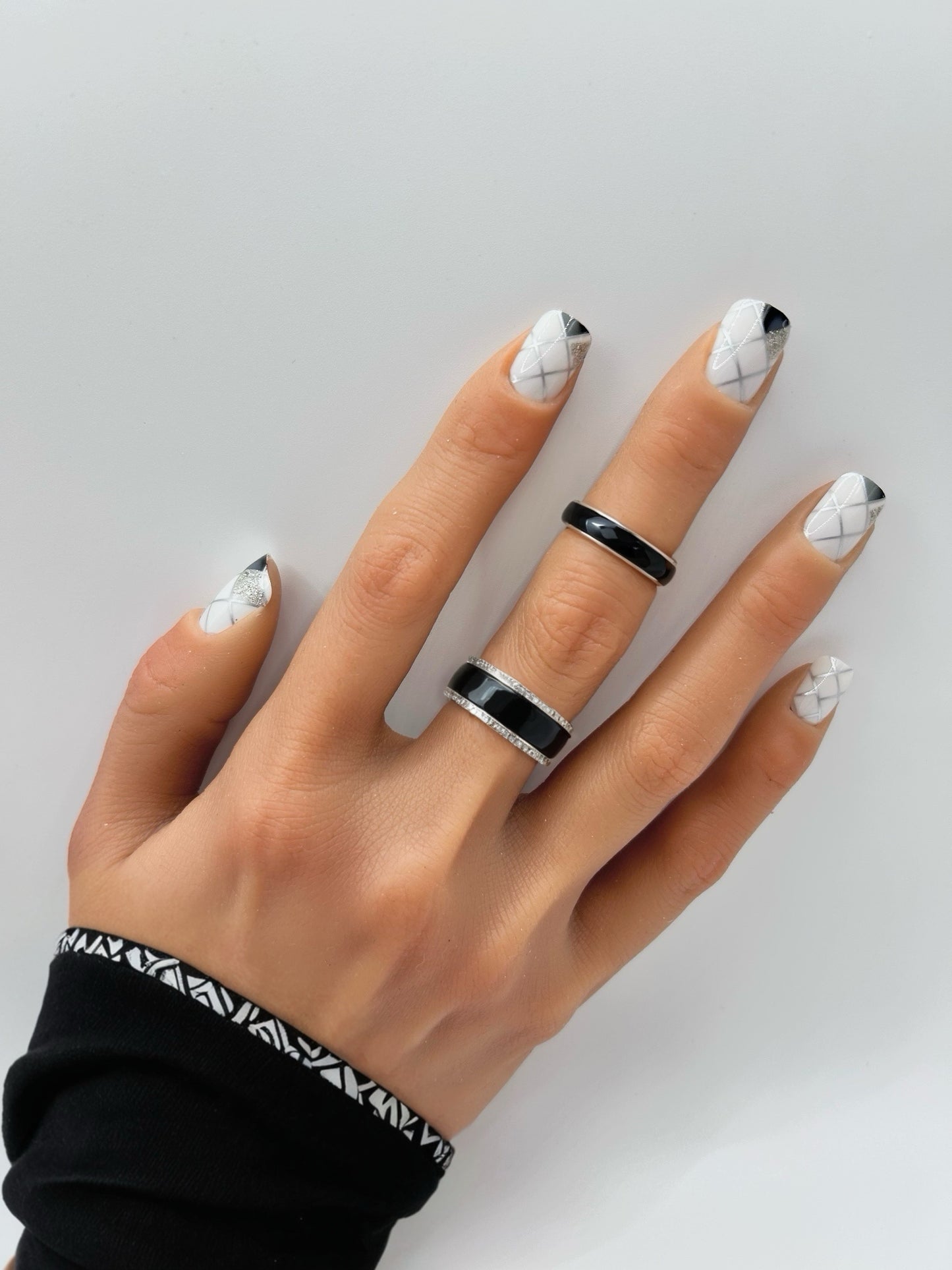 Silver Lattice Mani in Minutes Press on Nails