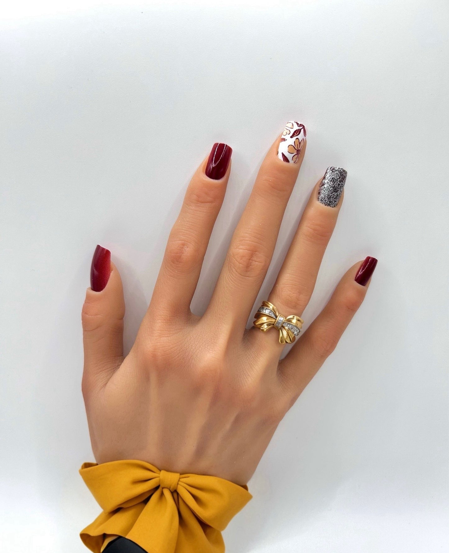 Sparkle and Petals Mani in Minutes Press on Nails
