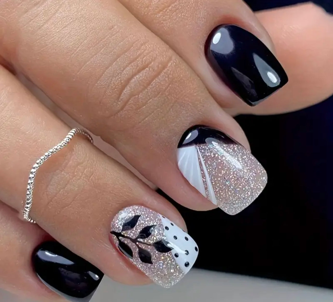 Ebony Sparkle Mani in Minutes Press on Nails