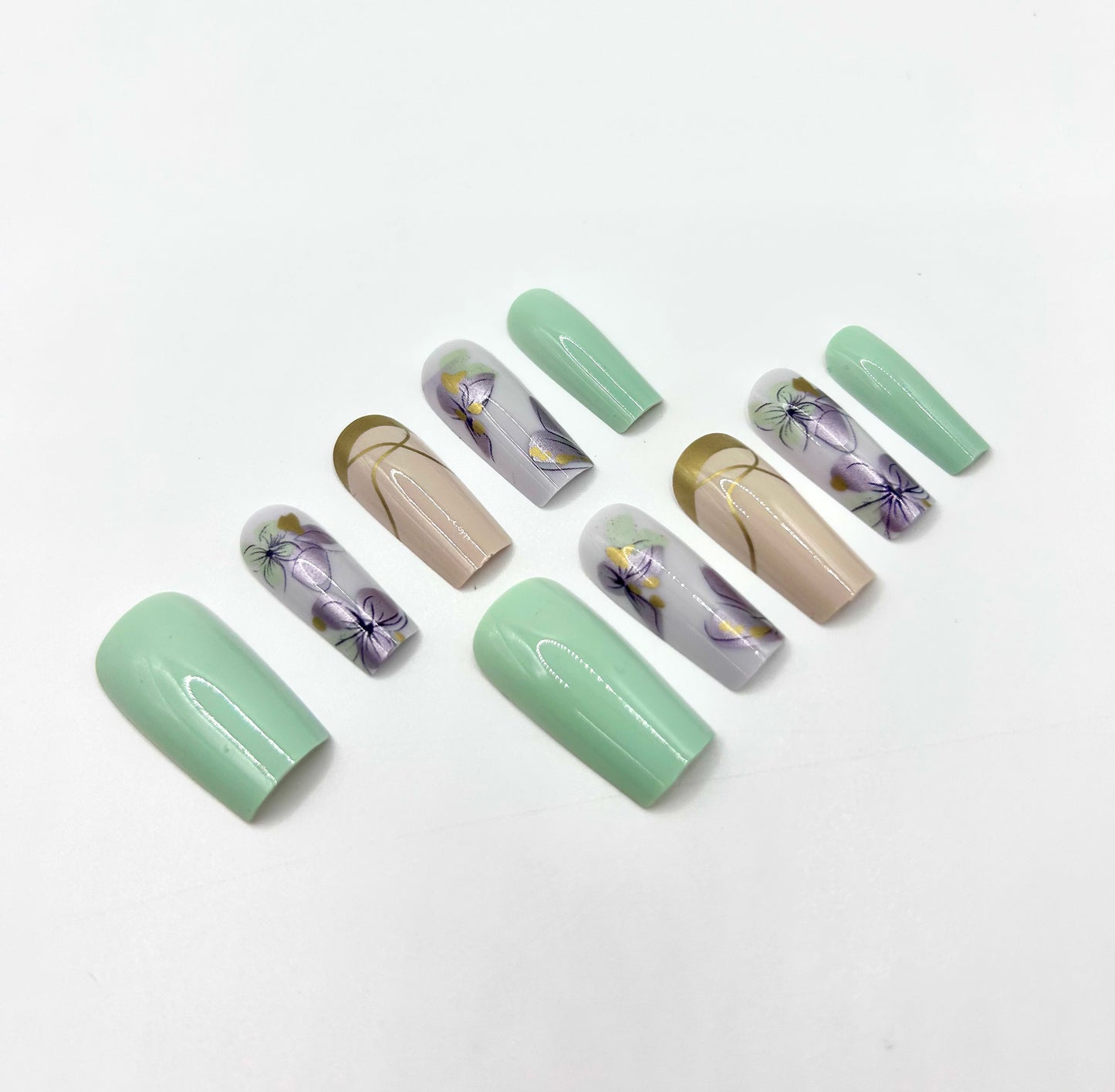 Minimalist Floral Mani in Minutes Press on Nails