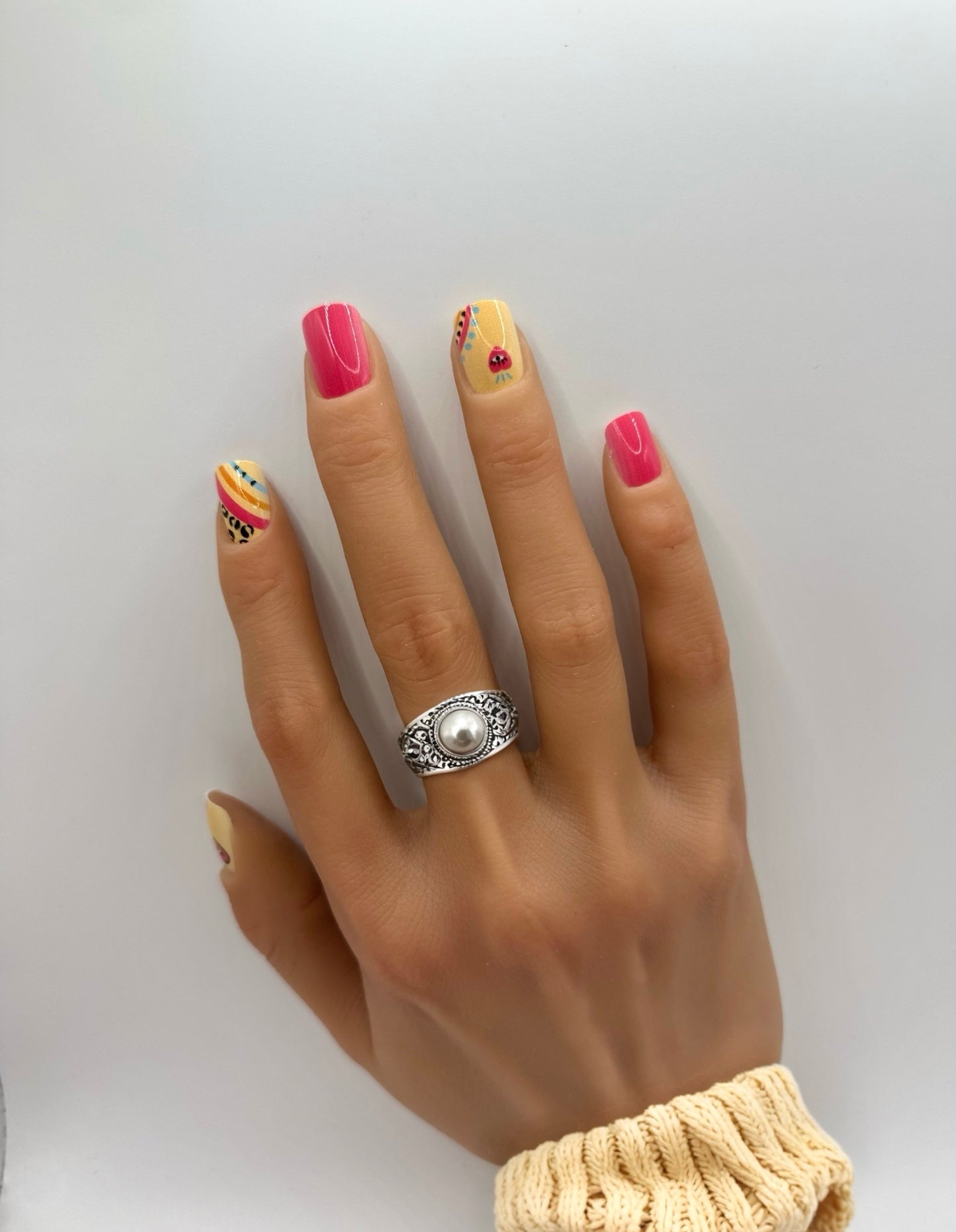 Love and Colour Mani in Minutes Press on Nails