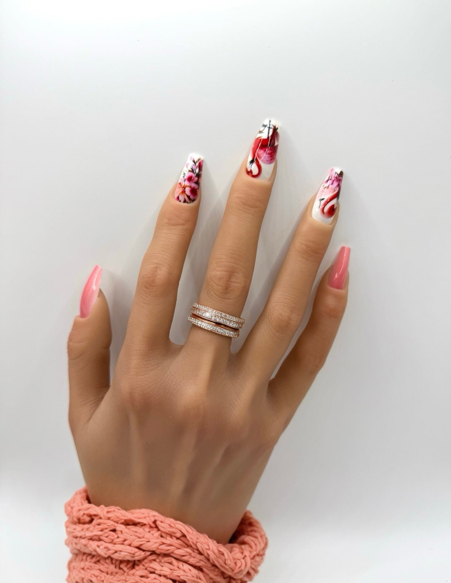 Flamingo Flare Mani in Minutes Press on Nails