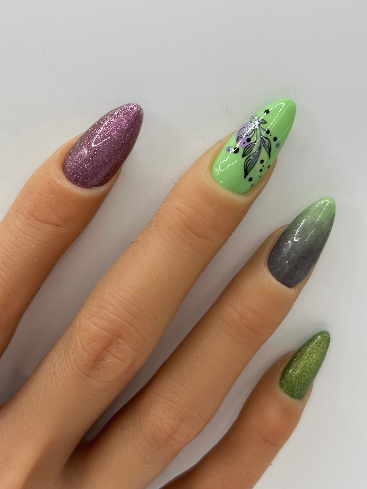 Bloom & Sparkle Handcrafted Mani in Minutes Press on Nails