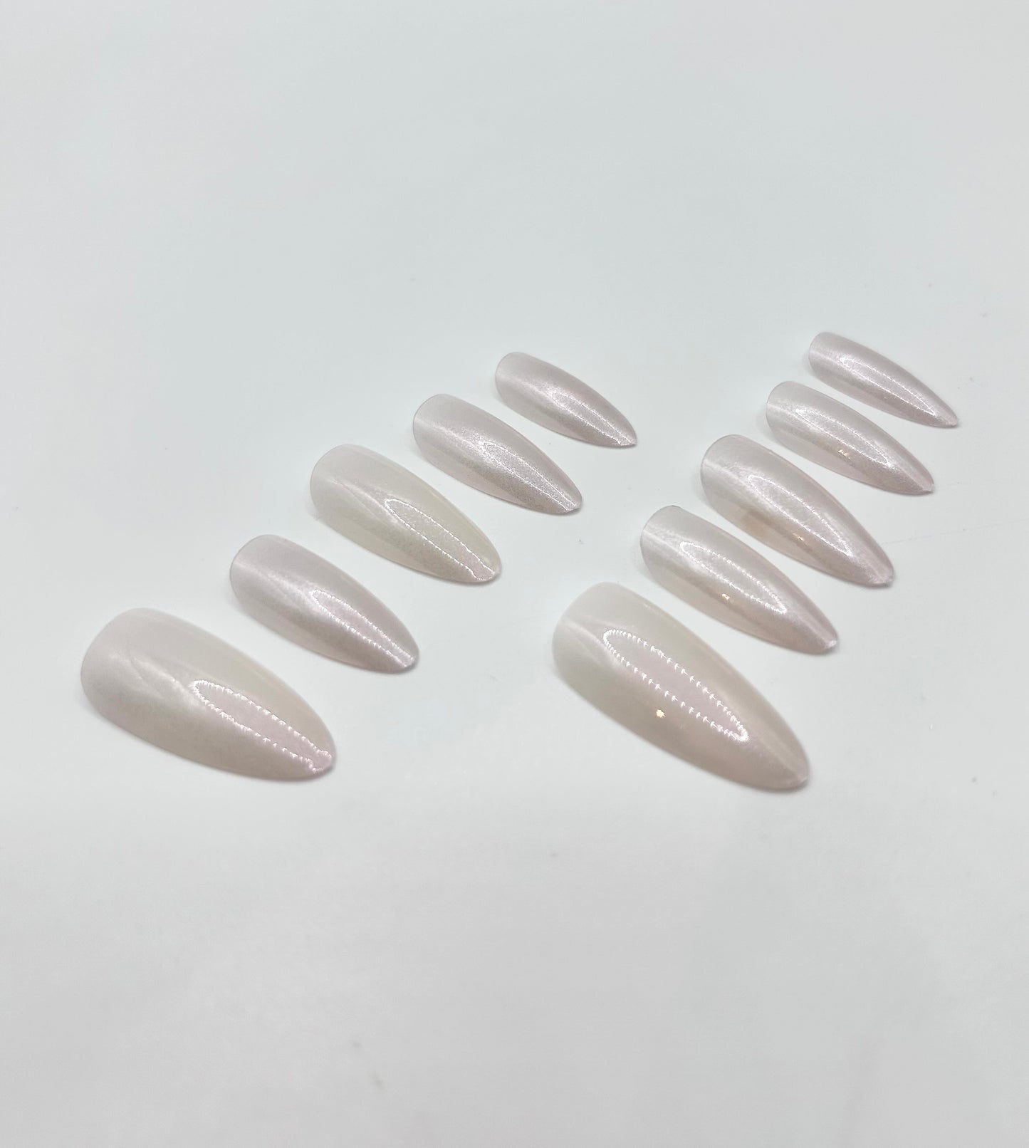 Platinum Pearl Mani in Minutes Press on Nails