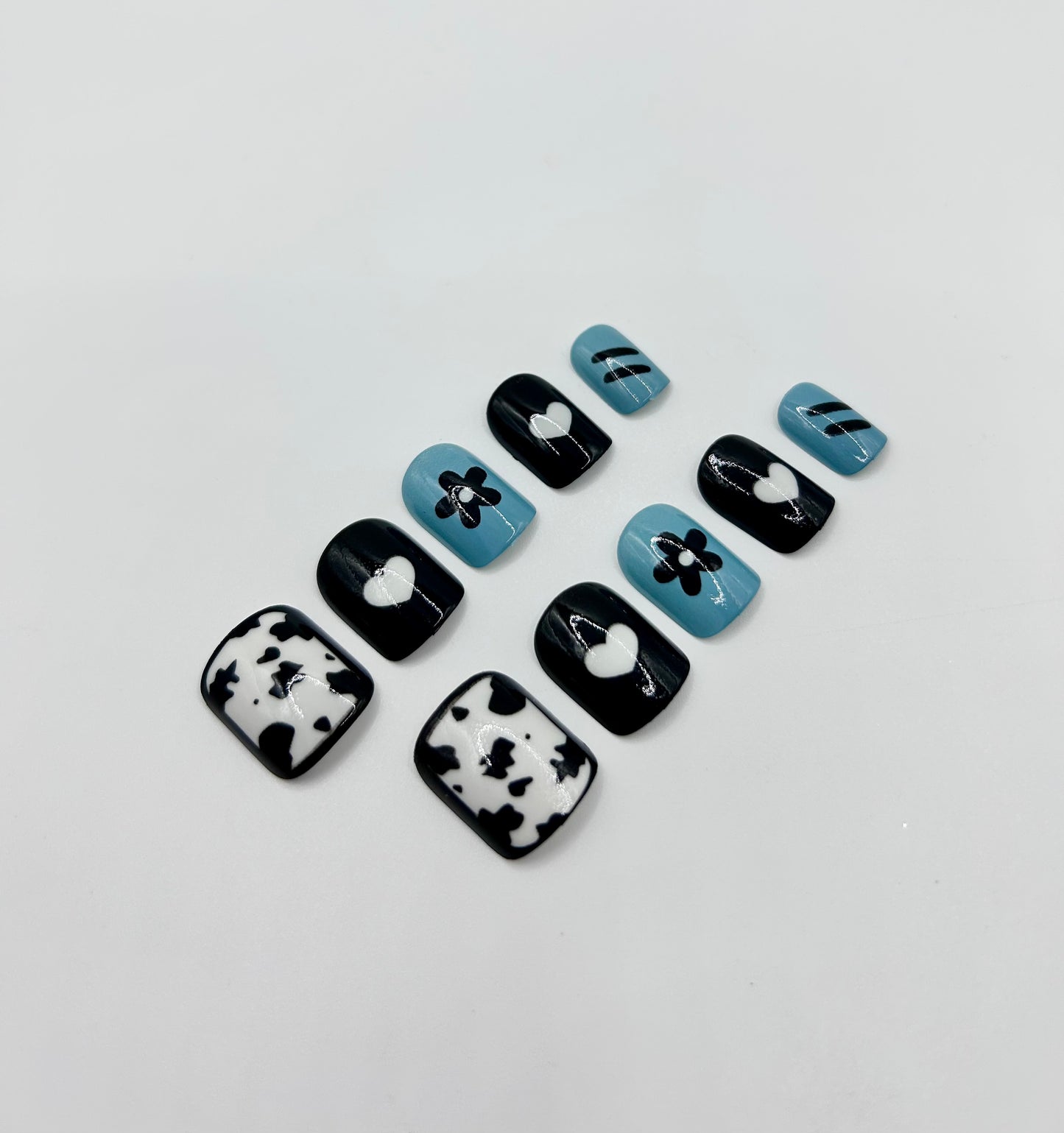 Blue Moo Bloom Mani in Minutes Press on Nails
