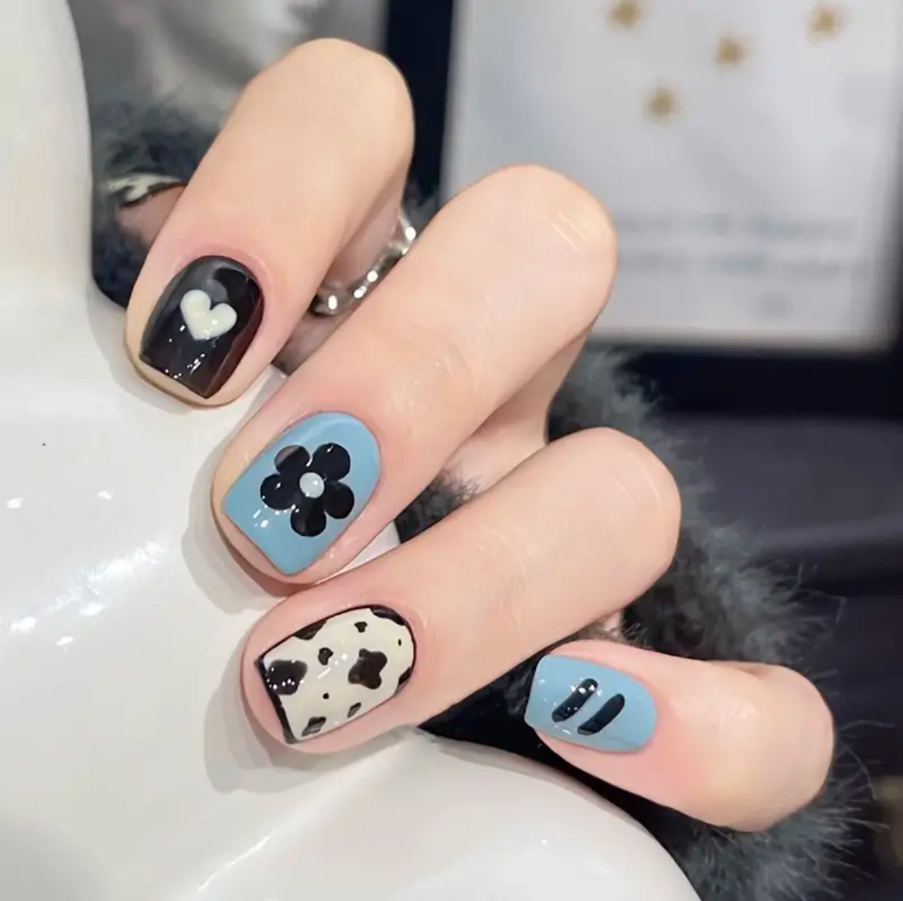 Blue Moo Bloom Mani in Minutes Press on Nails