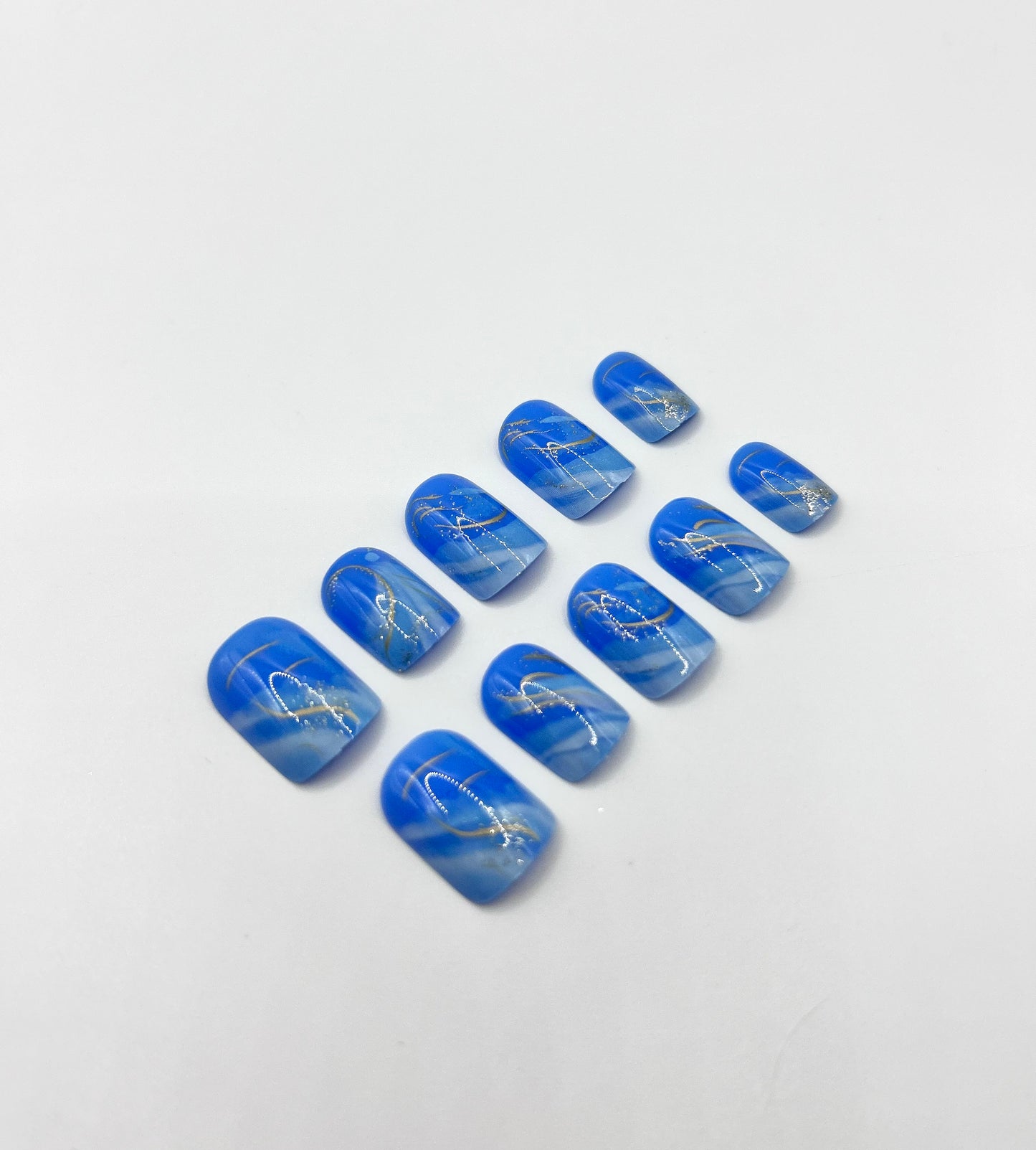 Gilded Ocean mani in Minutes Press on Nails