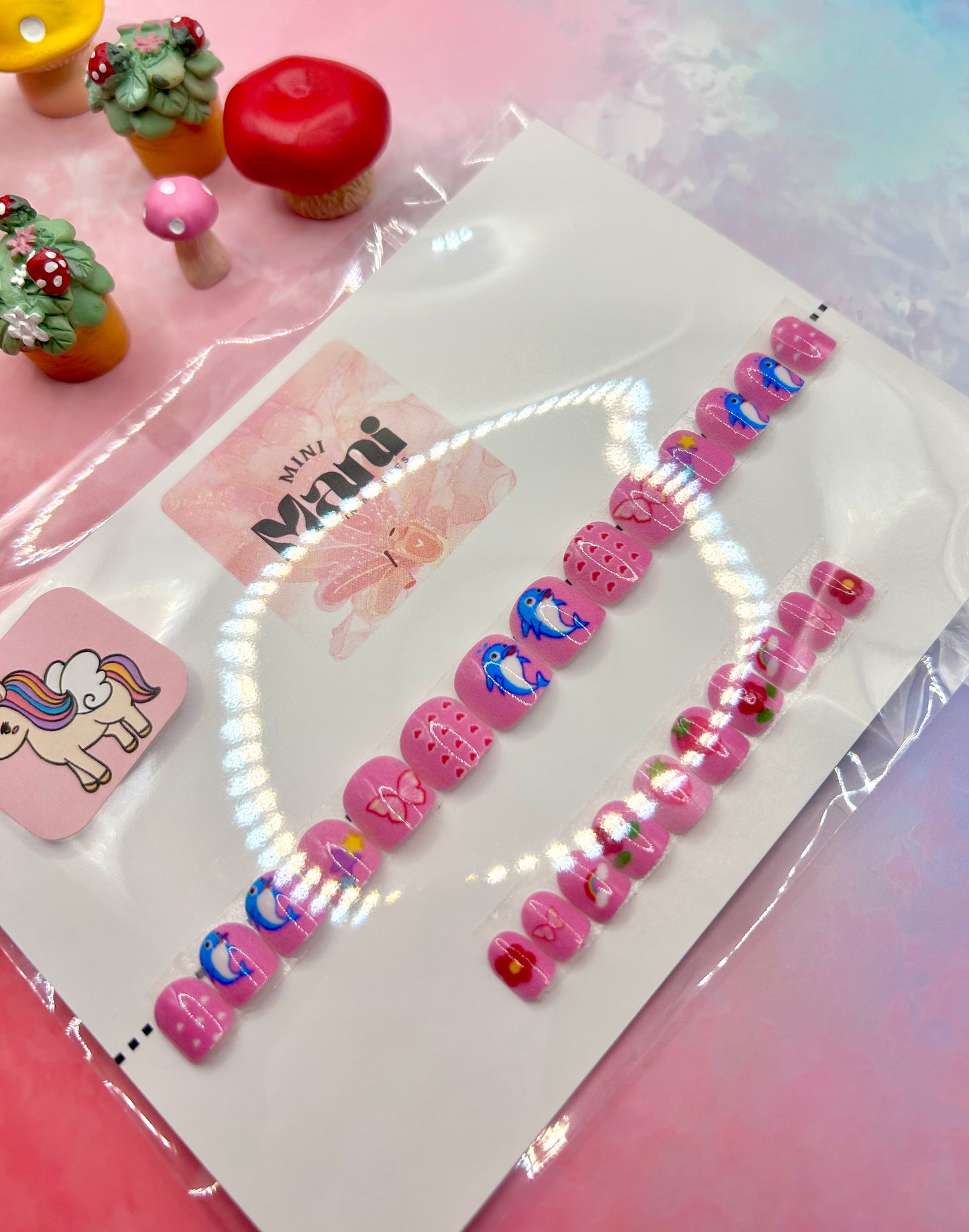 Mini Magic Moments Mani in Minutes Mini Press on Nails