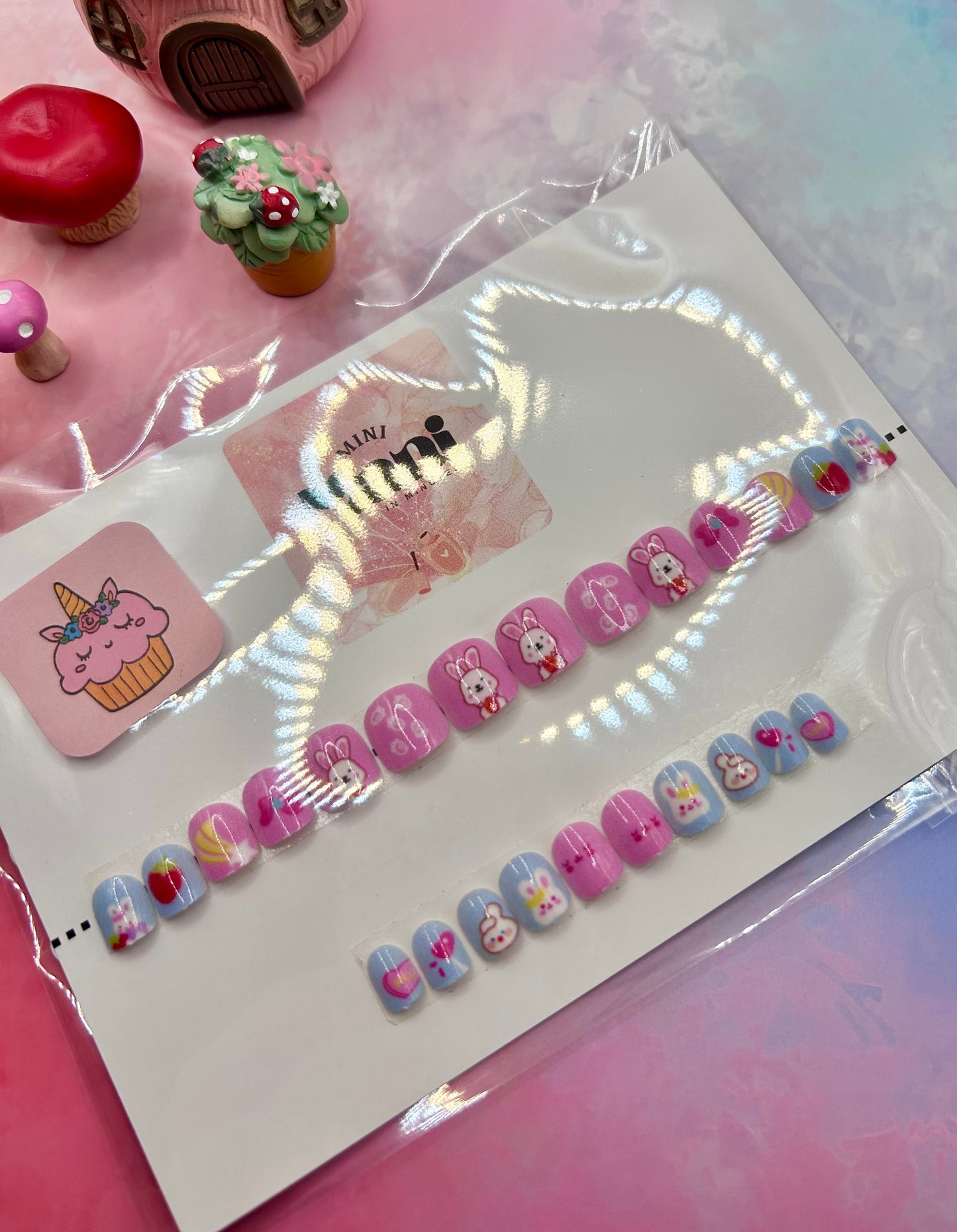 Mini Hoppy Hearts Mani in Minutes Mini Press on Nails