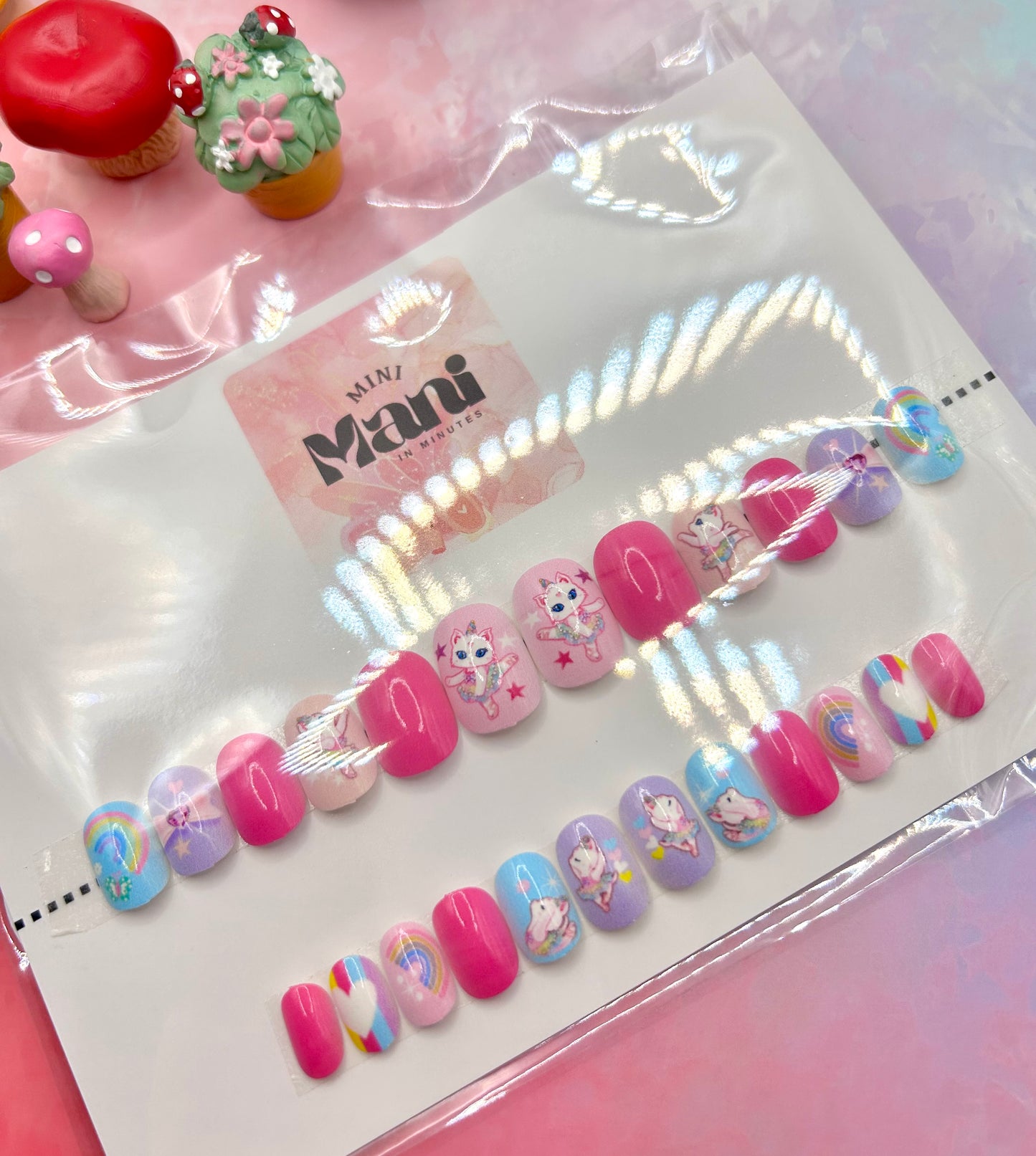 Mini Dancing Whiskers Mani in Minutes Mini Press on Nails