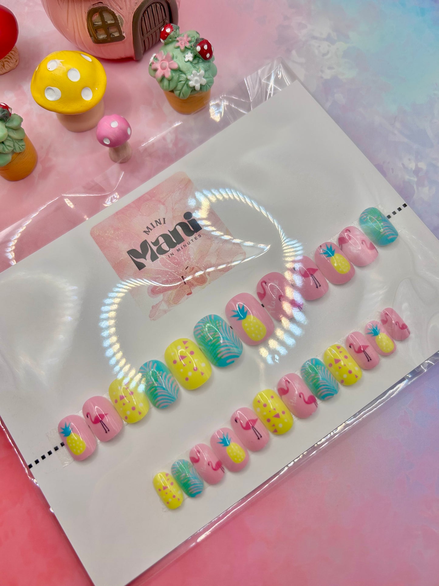 Mini Flamingo Fun Mani in Minutes Mini Press on Nails