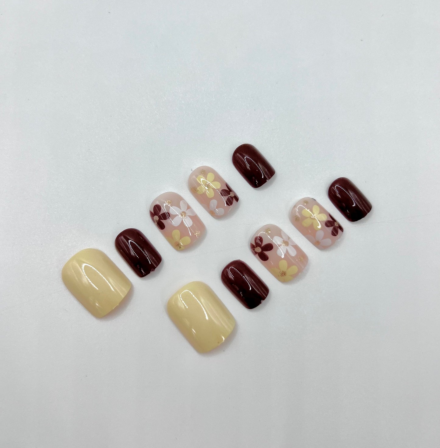 Vanilla Bloom Mani in Minutes Press on Nails