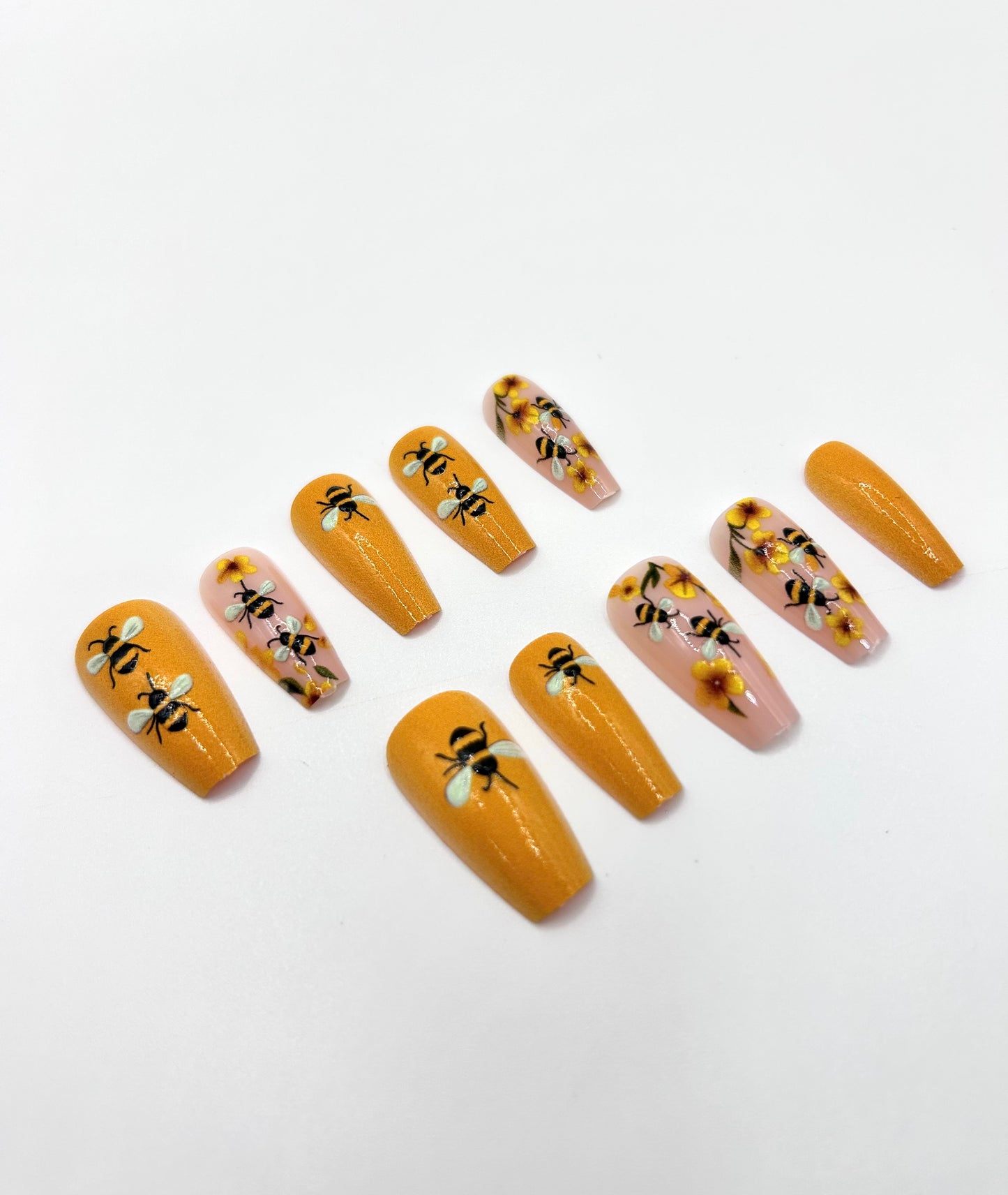 Bee-yond Cute Mani in Minutes Press on Nails