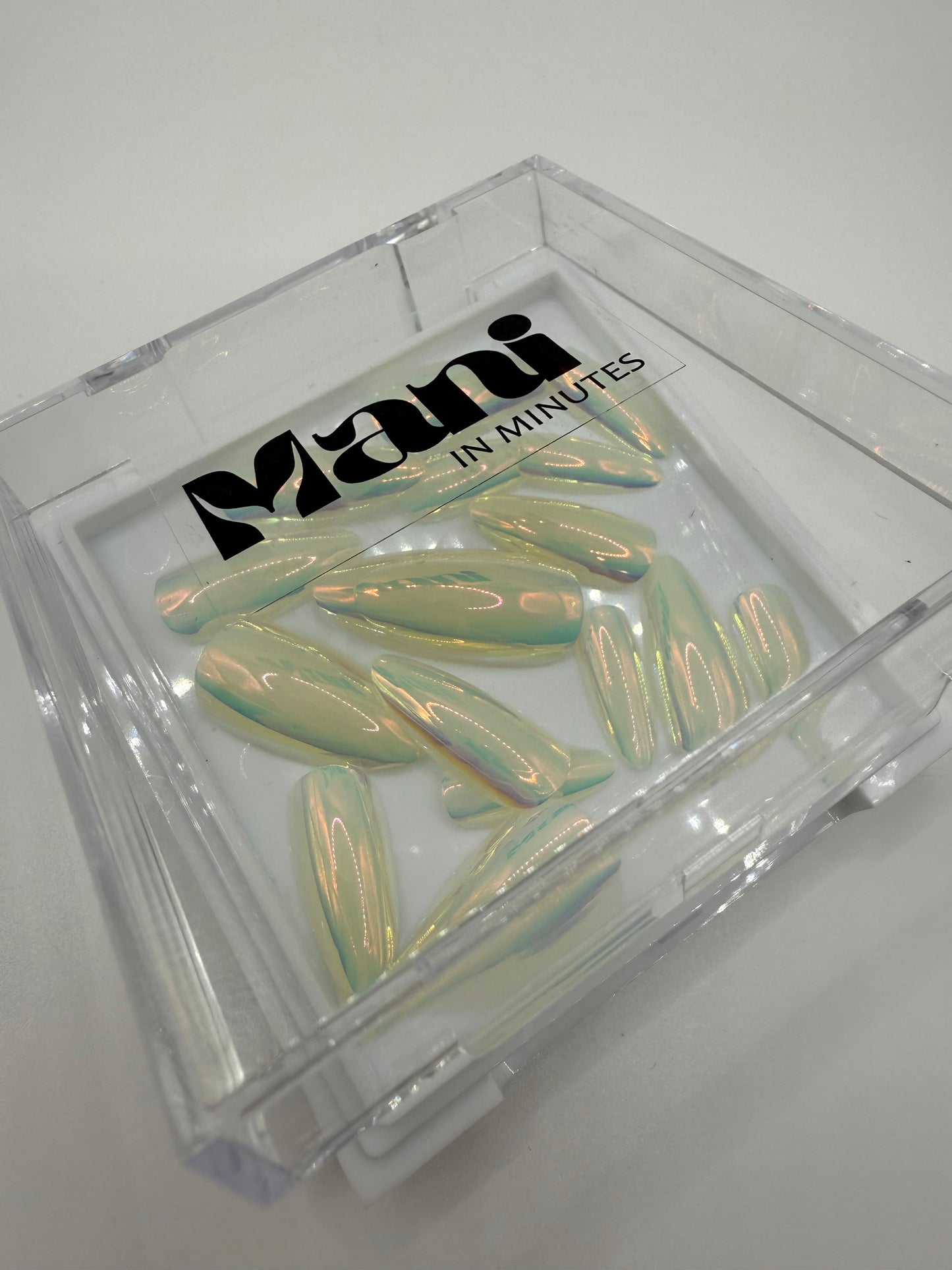 Mani in Minutes Nail Safe | Reusable Press-On Nail Storage Case