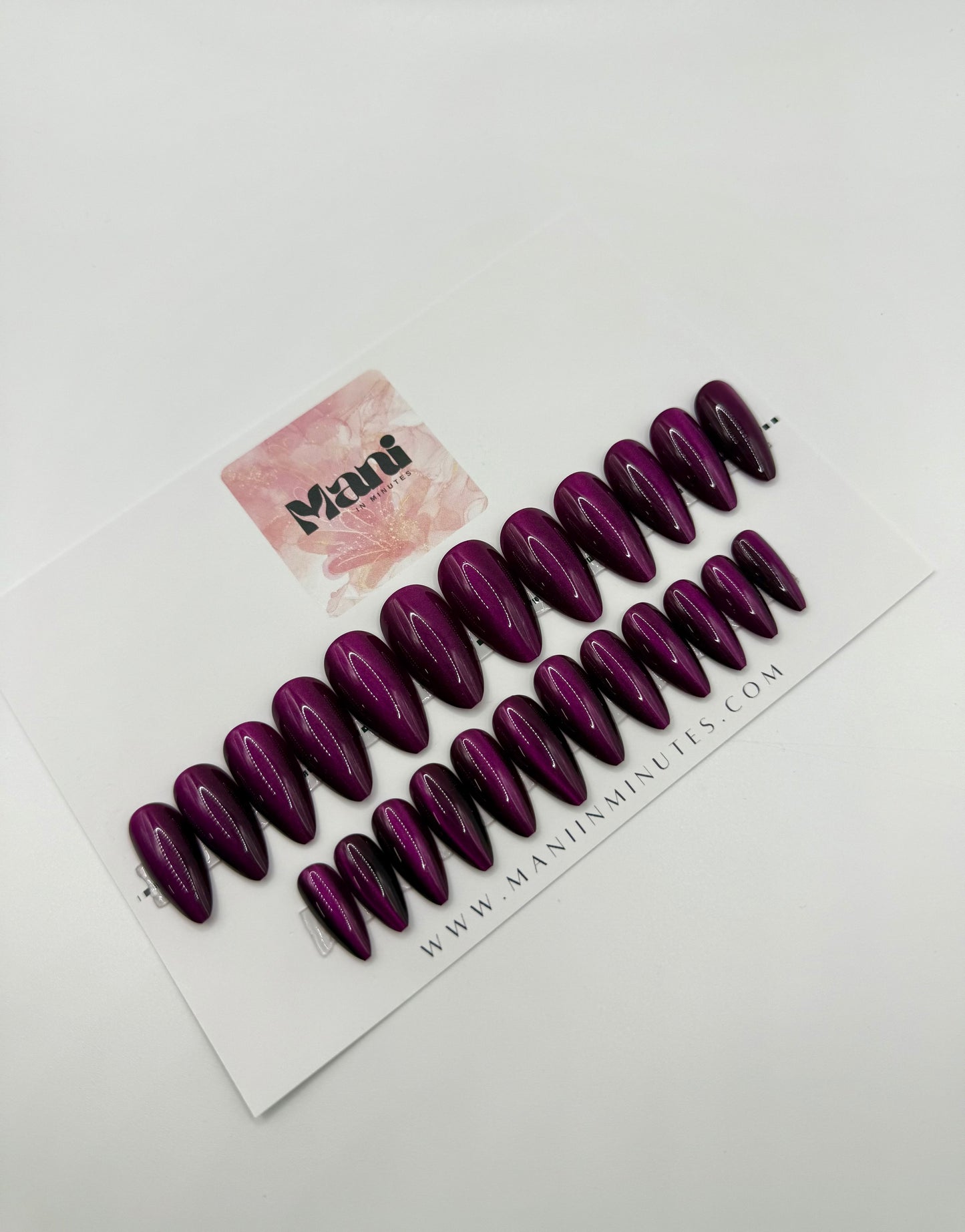 Noir Berry press-on nails displayed on branded Mani in Minutes card.
