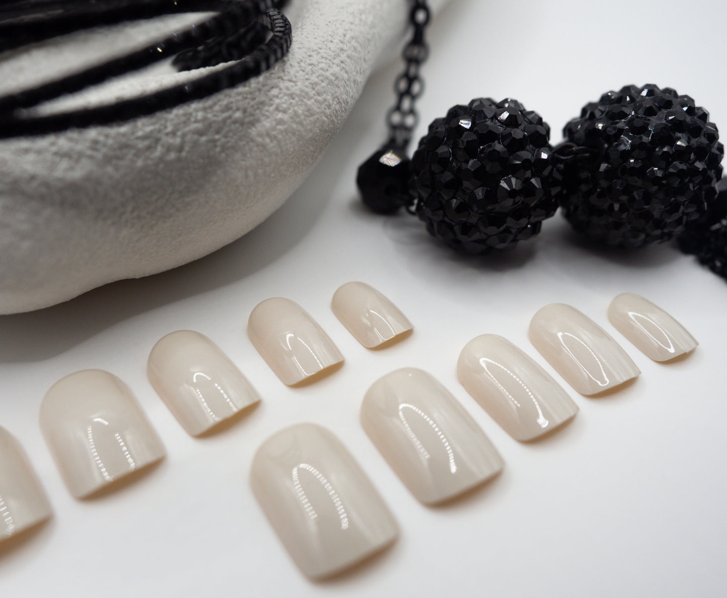 Milky Chic Mani in Minutes Press on Nails