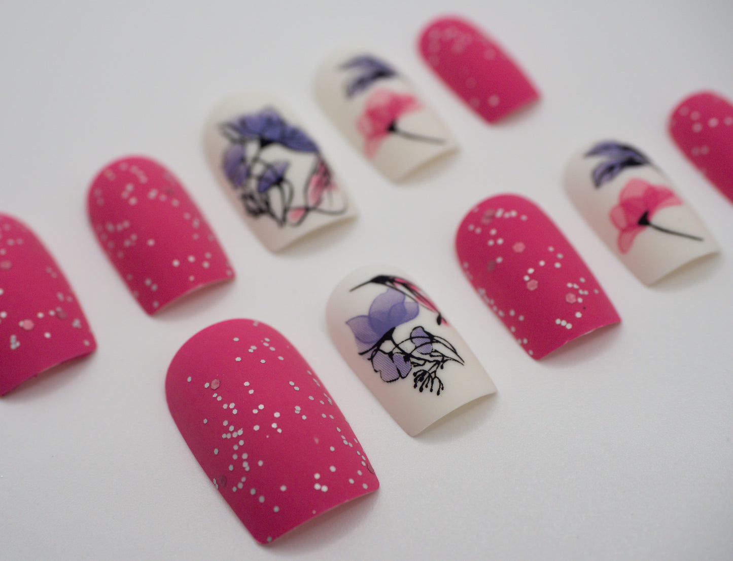 Floral Flirt Mani in Minutes Press on Nails
