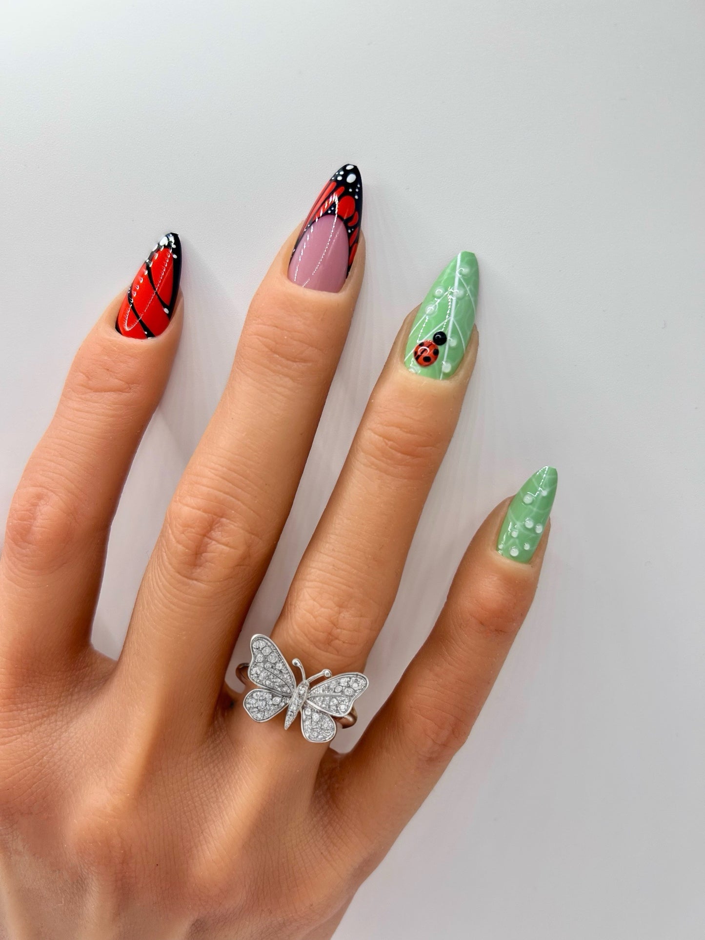 Flutterbug Mani in Minutes Press on Nails