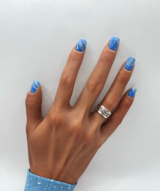 Gilded Ocean mani in Minutes Press on Nails
