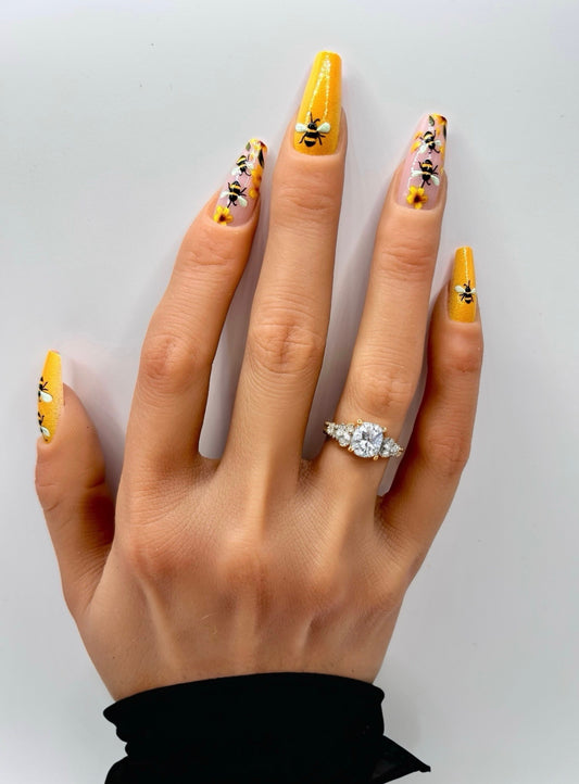 Bee-yond Cute Mani in Minutes Press on Nails