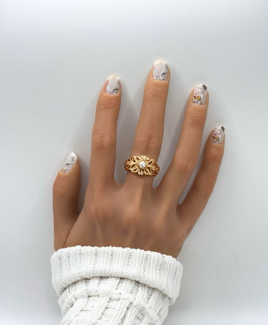 Golden Hanami Mani in Minutes Press on Nails