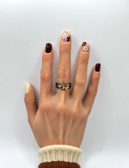 Vanilla Bloom Mani in Minutes Press on Nails