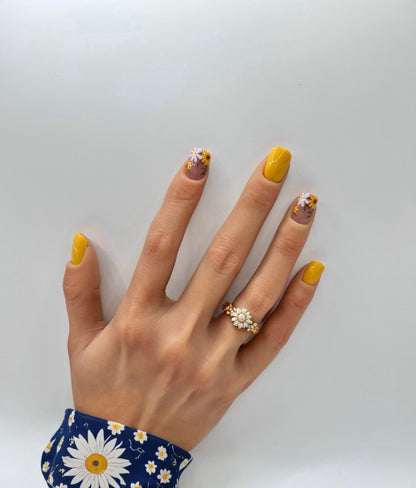 Sunny Petals Mani in Minutes Press on Nails