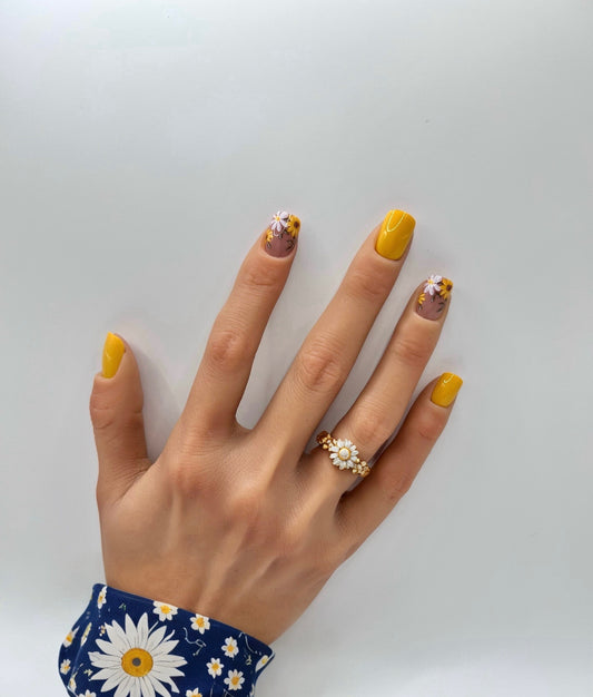 Sunny Petals Mani in Minutes Press on Nails