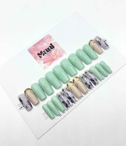Minimalist Floral Mani in Minutes Press on Nails