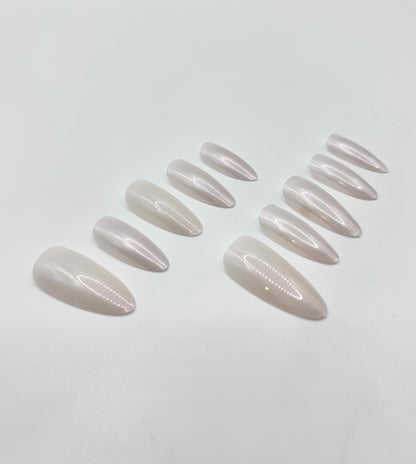 Platinum Pearl Mani in Minutes Press on Nails