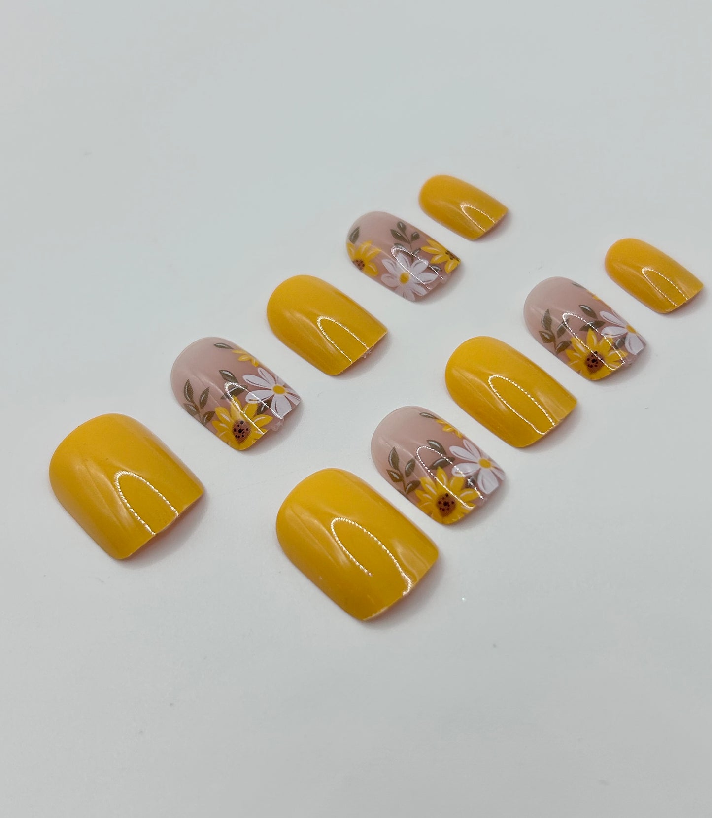 Sunny Petals Mani in Minutes Press on Nails
