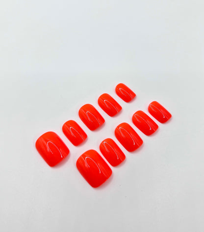 Tangerine Glow Mani in Minutes Press on Nails