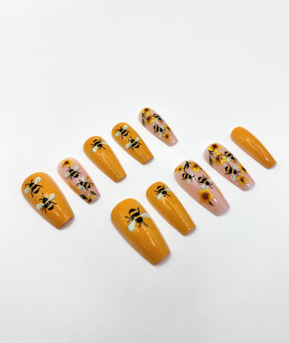 Bee-yond Cute Mani in Minutes Press on Nails